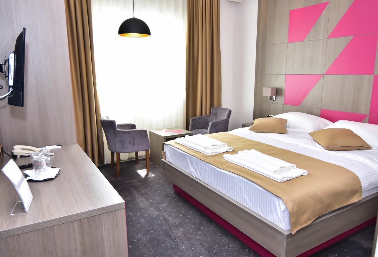 Hotel Kljuc Luaran gambar